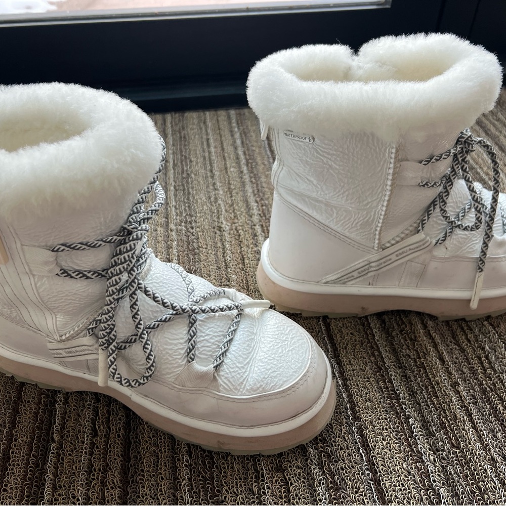 Emu White Winter Boots with Black Laces